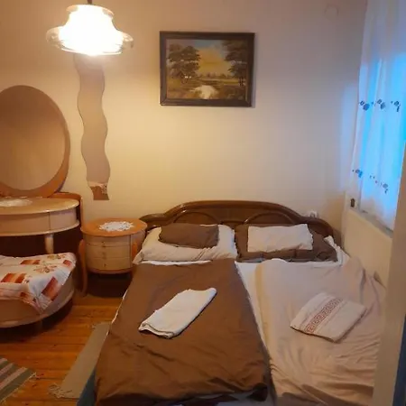 Gazde/Camere de închiriat Feher Hinto *