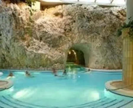 Gazde/Camere de închiriat Feher Hinto Mişcolţ